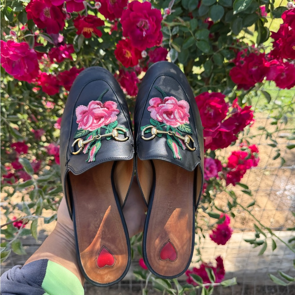Gucci Black Leather Floral Embroidered Horsebit Mules - Picture 11 of 11